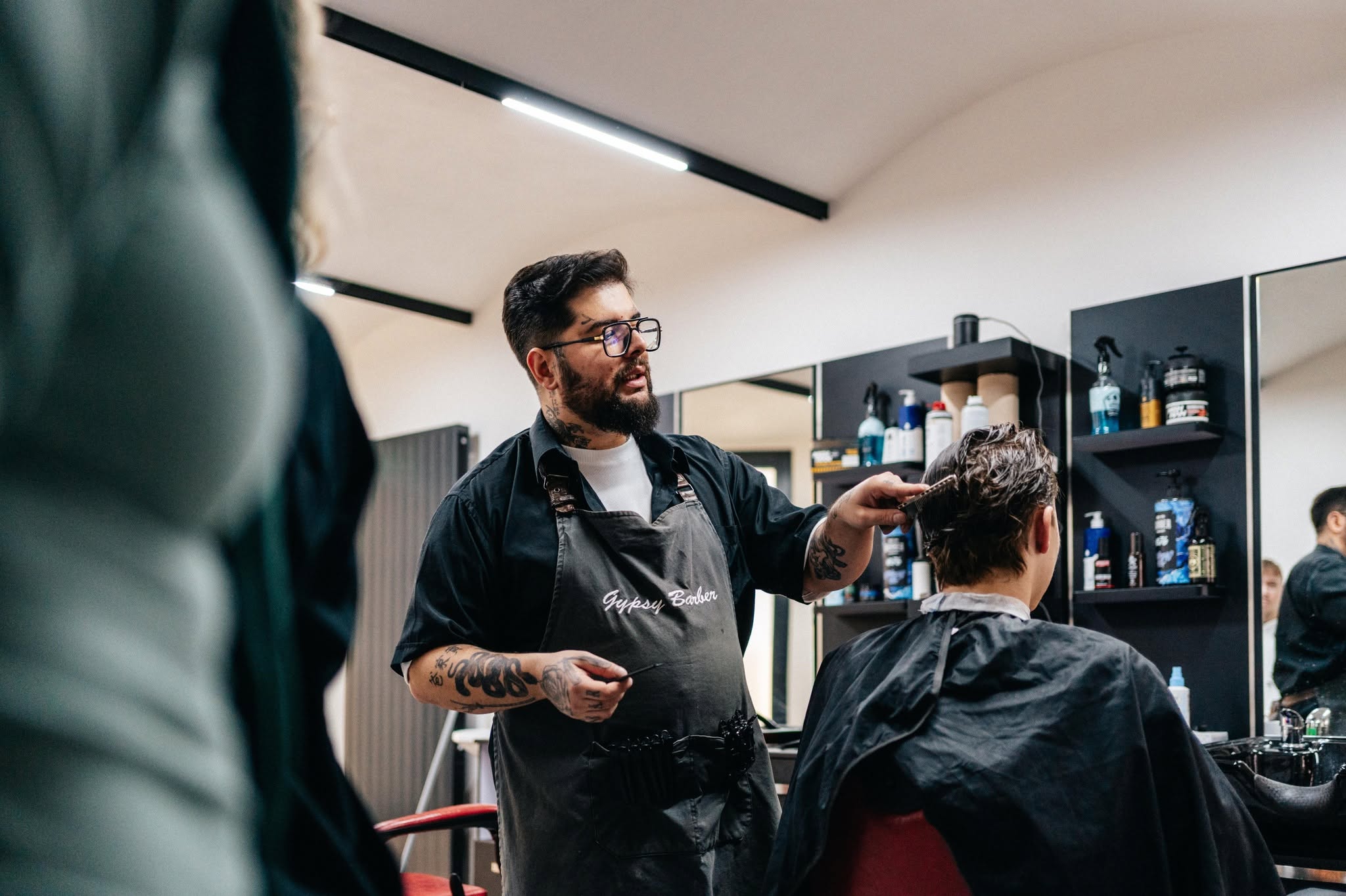 Barber při práci